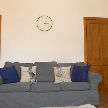Central 2-Bed Flat In Edinburgh Bagian luar foto