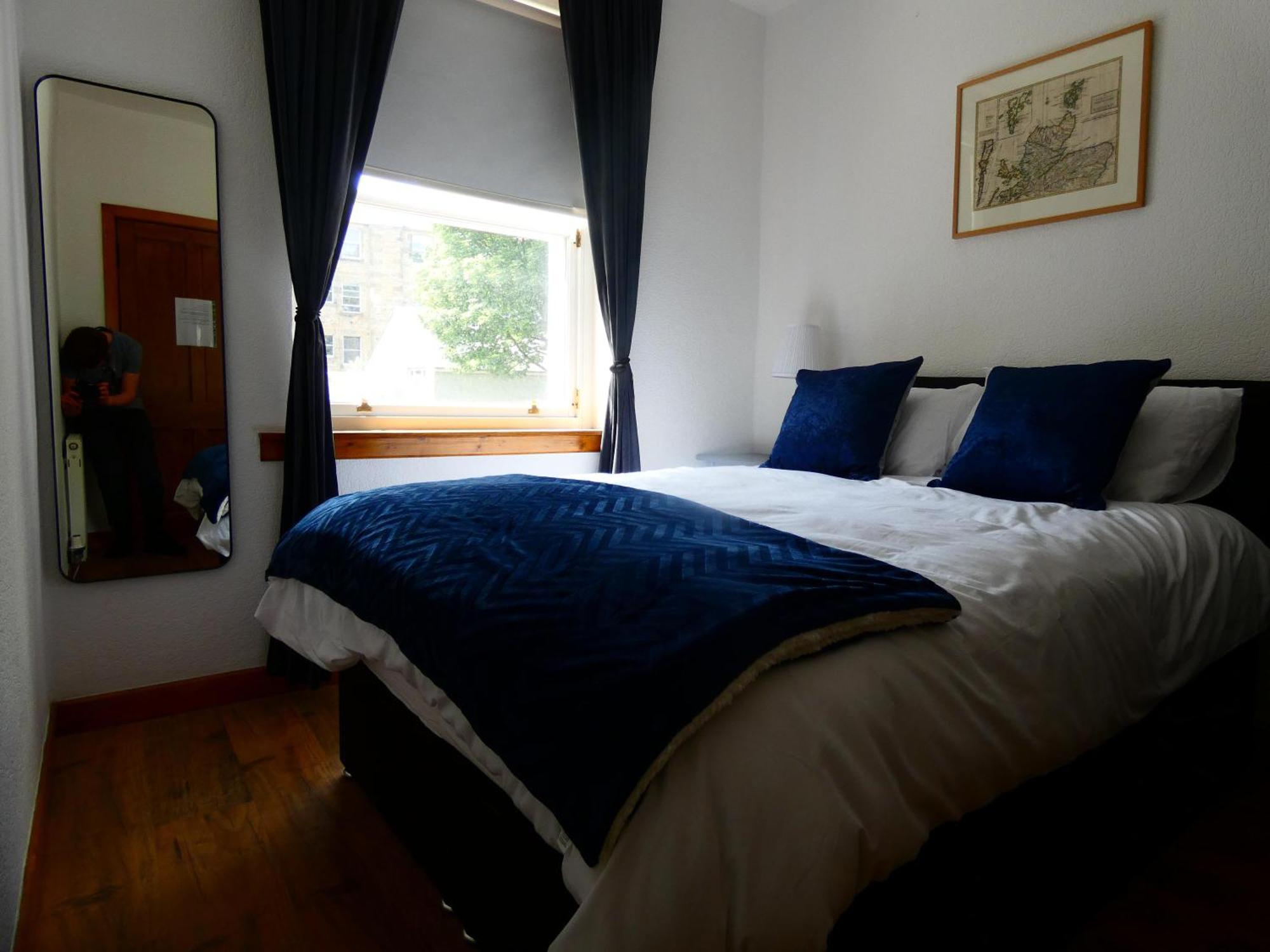 Central 2-Bed Flat In Edinburgh Bagian luar foto